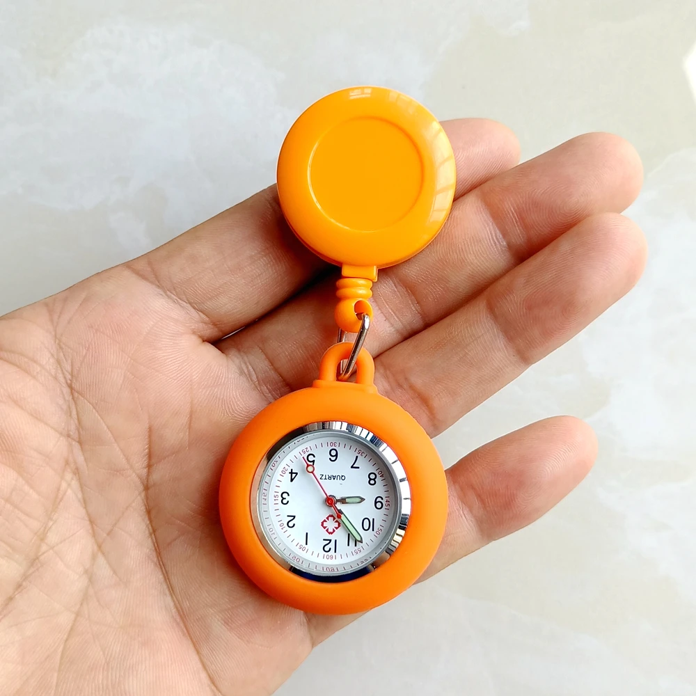 Montre de poche rétractable, vue rapprochée