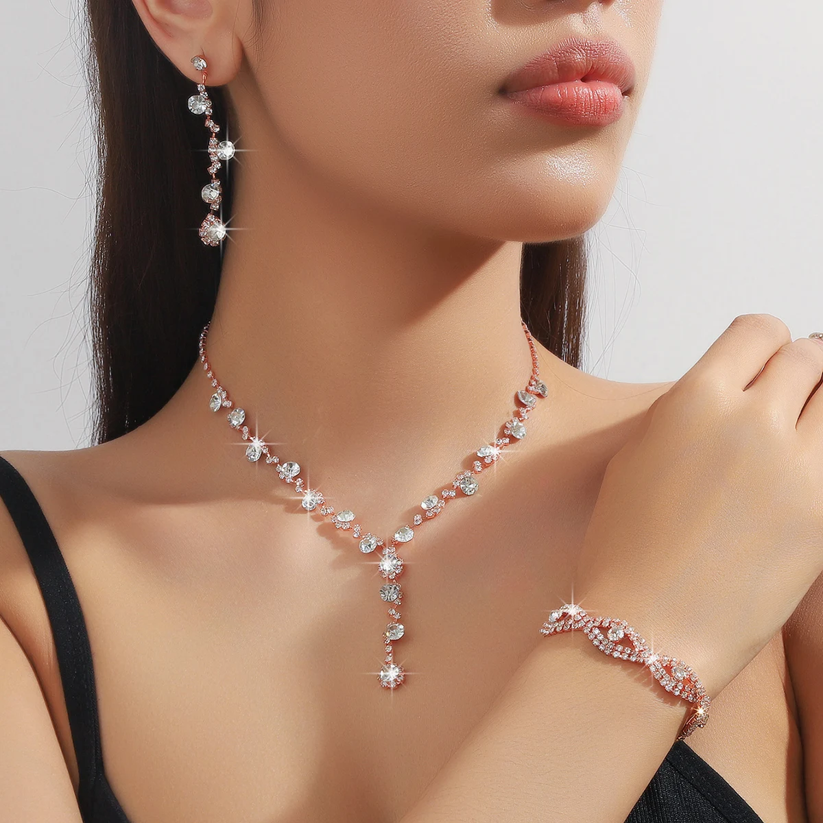 4PC Women\'s Fashion Copper Claw Chain Sunflower Necklace Earrings Bracelet Jewelry Set Wedding Banquet Party Holiday Gift