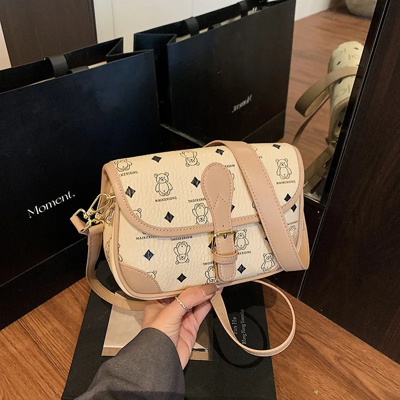 

Новинка 2023 года, женская сумка подмышки в корейском стиле с медведем — универсальная седельная сумка, повседневная ретро-сумка, через плечо/плечо/подмышка