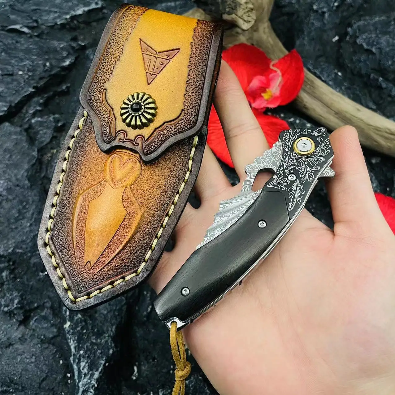 VG10 steel core Damascus High hardness folding knife, EDC portable pocket knife, multi-purpose camping knife and survival knife