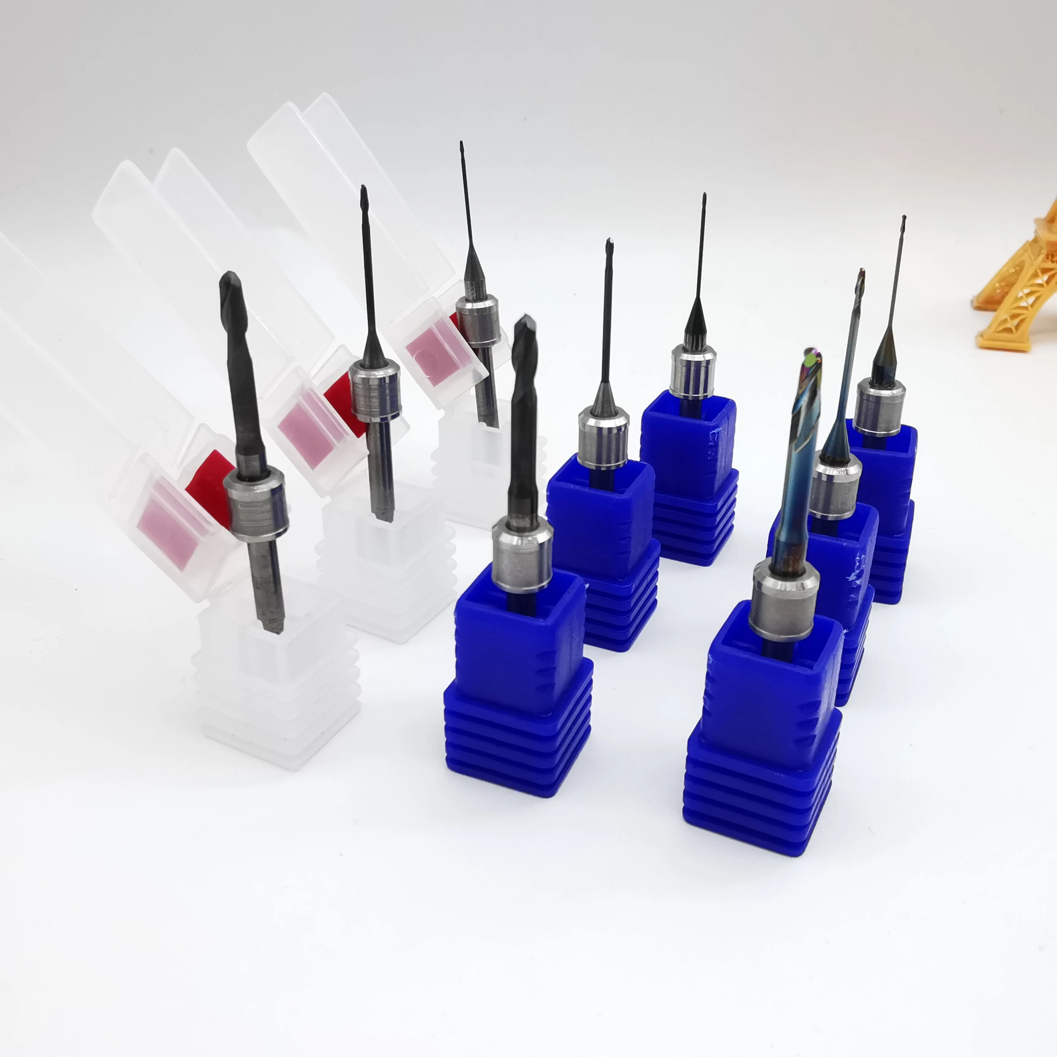 

Фрезы для зуботехнических лабораторий Amann Girrbach: алмазные боры D3 для циркония/ПММА, 2.5/1.0/0.6/0.3 мм, стоматологический материал