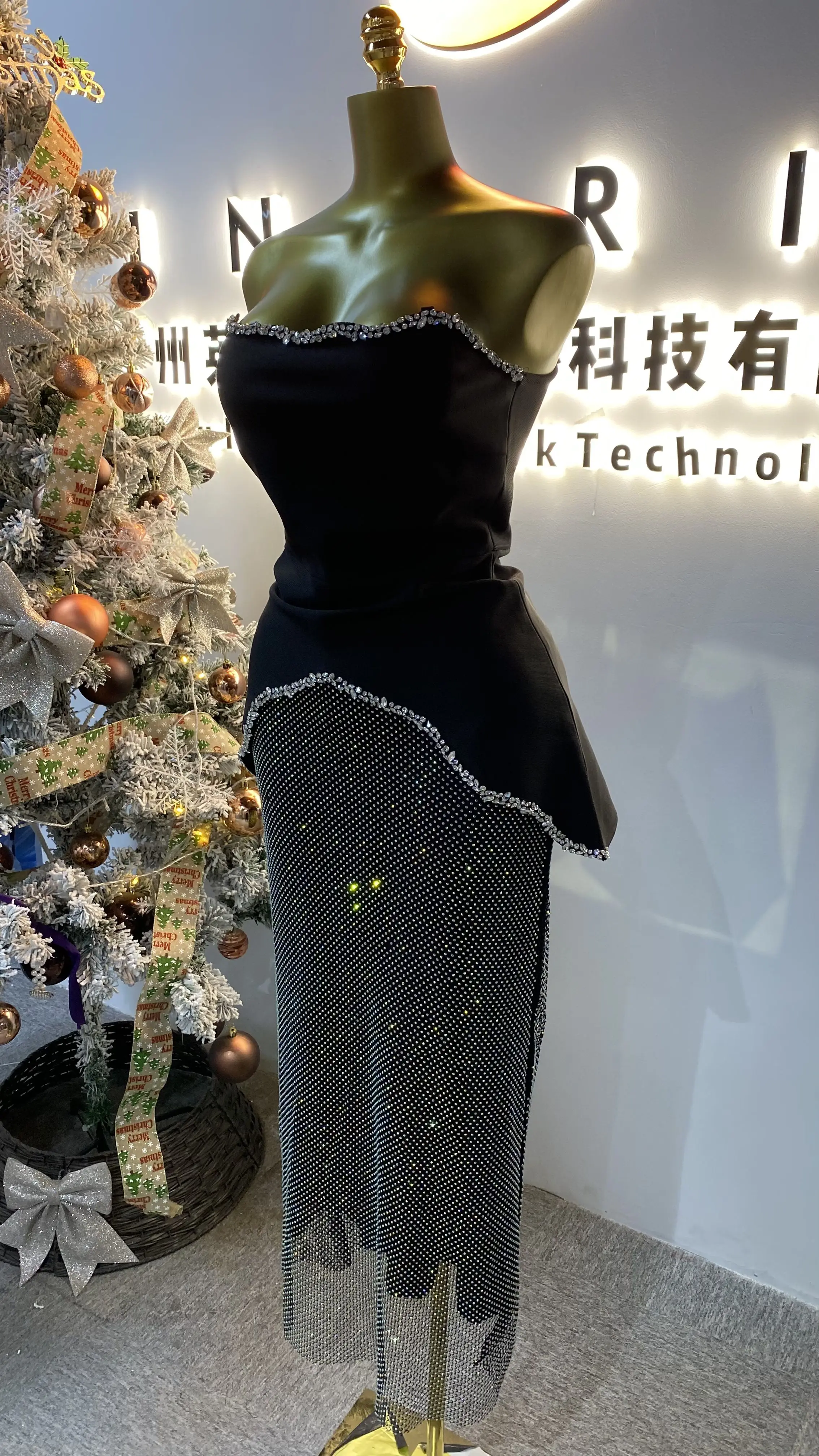 Hohe Qualität Frauen Sexy Trägerlosen Zwei Stück Funkelnden Diamant Bodycon Anzug Nachtclub Party-GZMM477