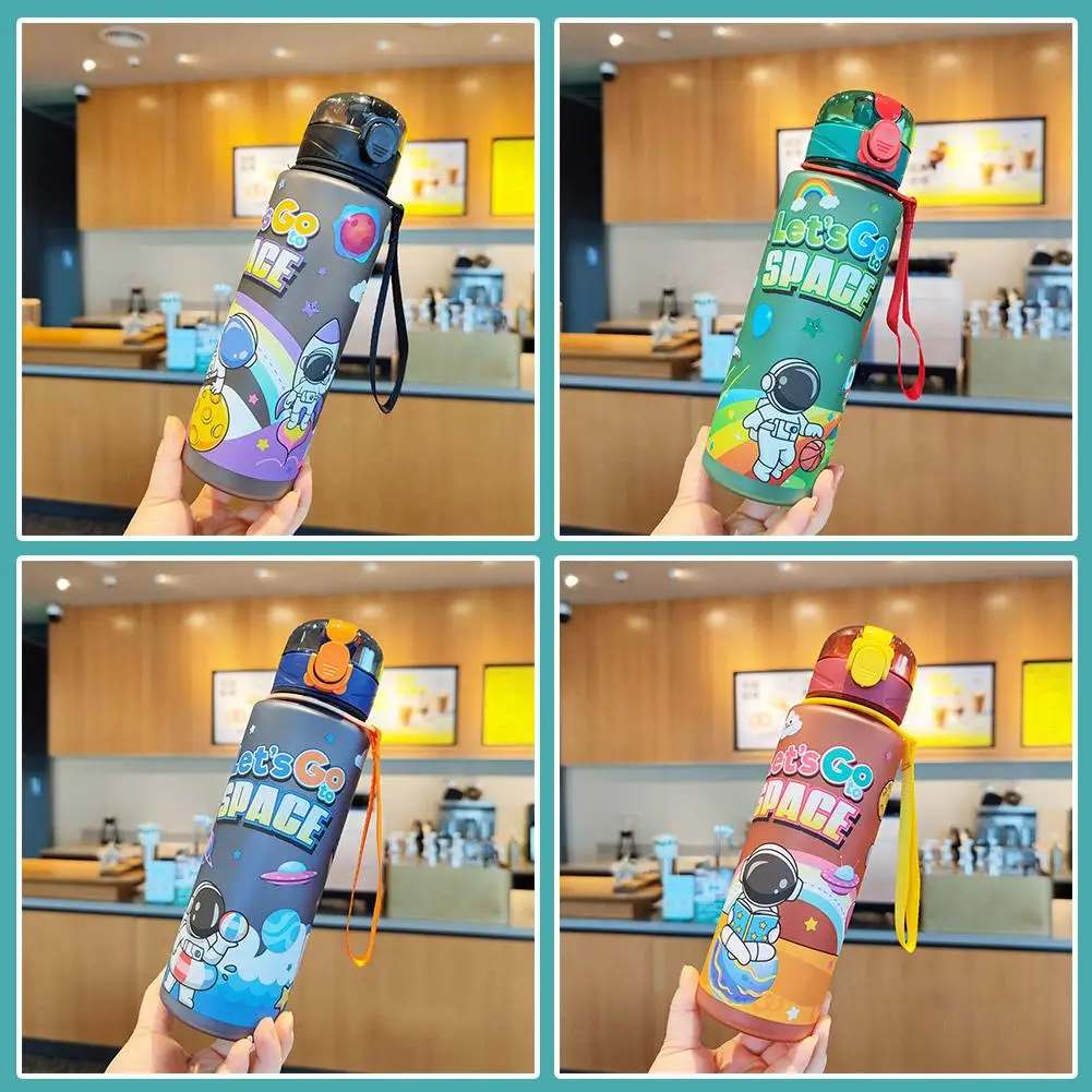 700Ml Hoge Capaciteit Cartoon Astronaut Plastic Space Latch Sippy Met Cup Cup Lek Touw Proof Cup Reizen Water Draagbare Outd K1y9