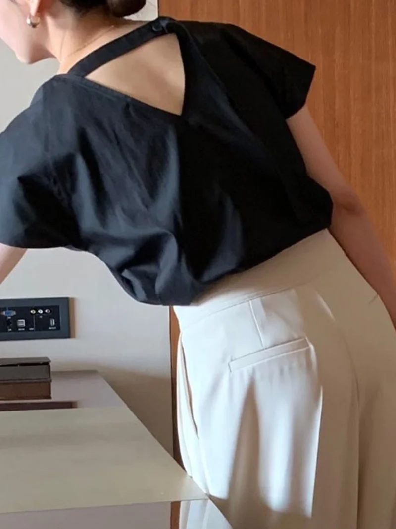 

Шикарный топ с вырезами и рукавами-фонариками для женщин, летняя новинка, корейский стиль, черный, с декоративными элементами.