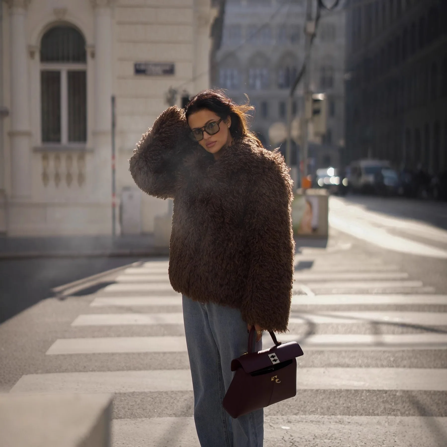 Abrigo de piel sintética esponjoso de invierno para mujer, chaqueta de piel Artificial rizada marrón café para mujer, chaqueta de plumón de piel gruesa peluda de pelo largo para mujer