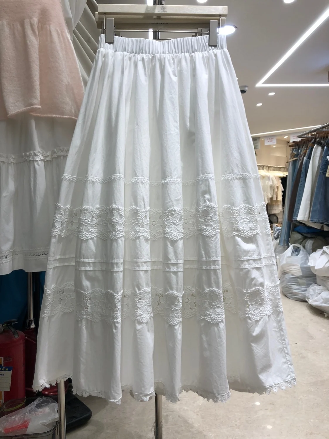 

Elegant White Heavy Embroidery Hollow Design A-Line Skirt Spring Summer Fashion Age-Defying Umbrella Skirt for Ladies