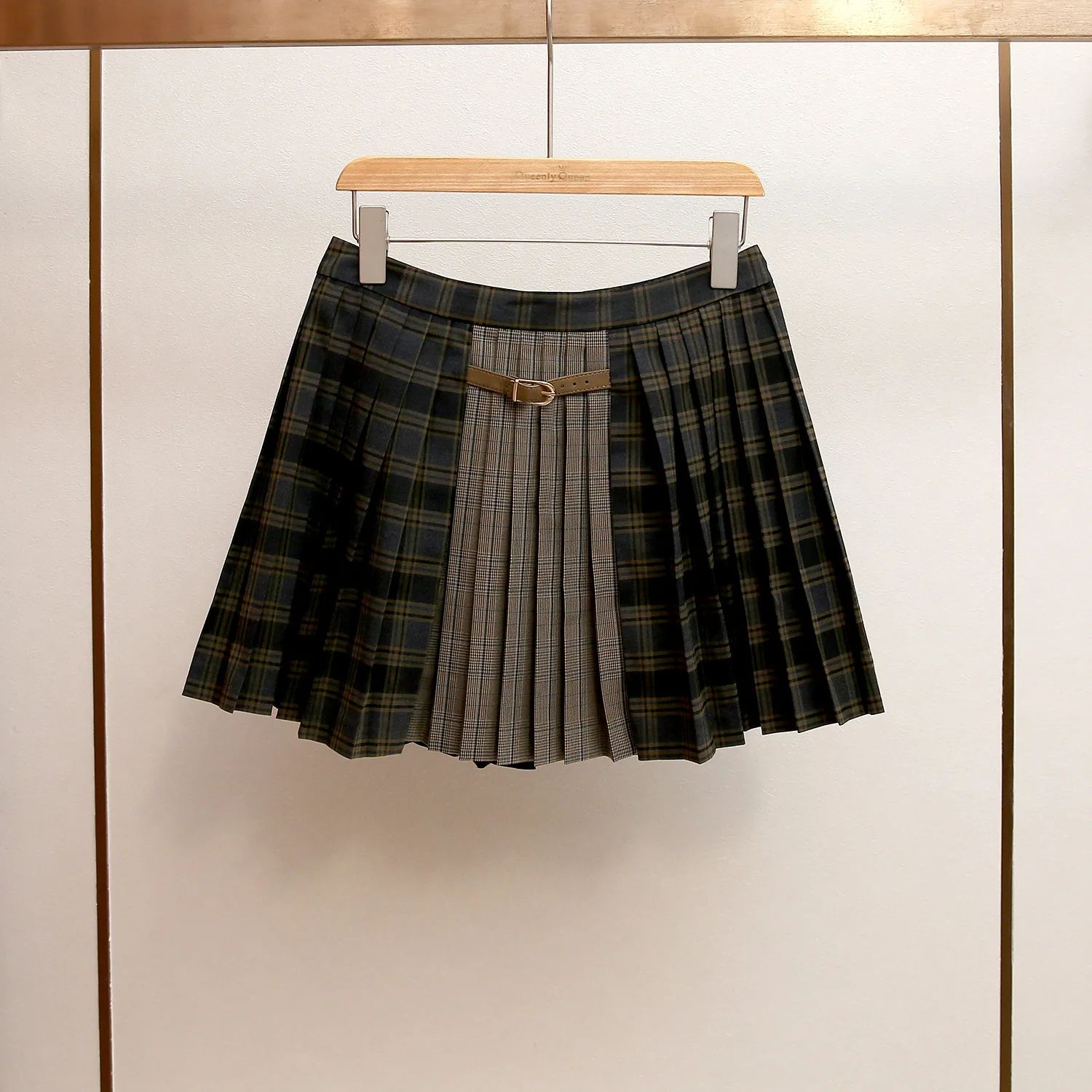 

【Gift Free】2025 Autumn Winter French Chic Plaid Colorblock A-Line High Waist Pleated Mini Skirt Women Casual Fashion