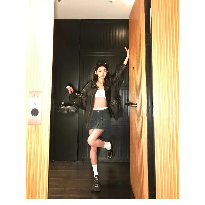 春秋のクールでハンサムなレトロなオーバーサイズのダメージ加工ブラウンソフトフェイクレザージャケット女性用ジッパーランウェイファッション