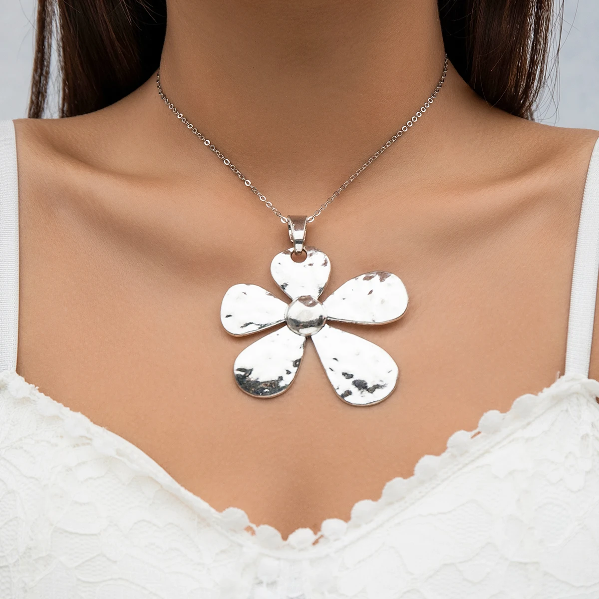 Cadena Simple con colgante de flor grande de cinco pétalos para mujer, collar de moda, accesorios de la suerte en el cuello, joyería de moda 2023