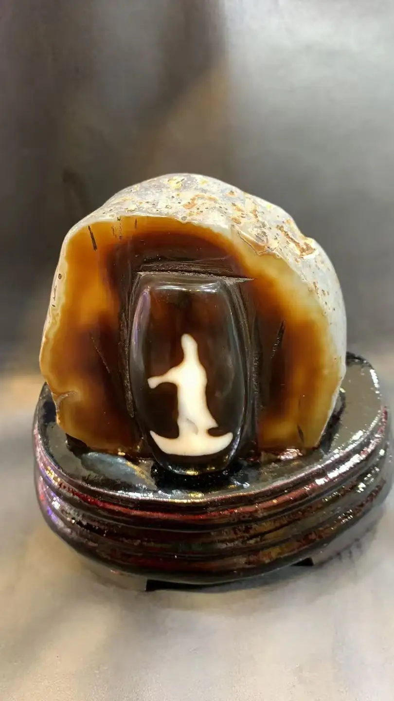 

1pcs/lot Fengshui Ornament Guanyin Totem Powerful Chinese Amulet Beads Collection with Wooden Stand high quality