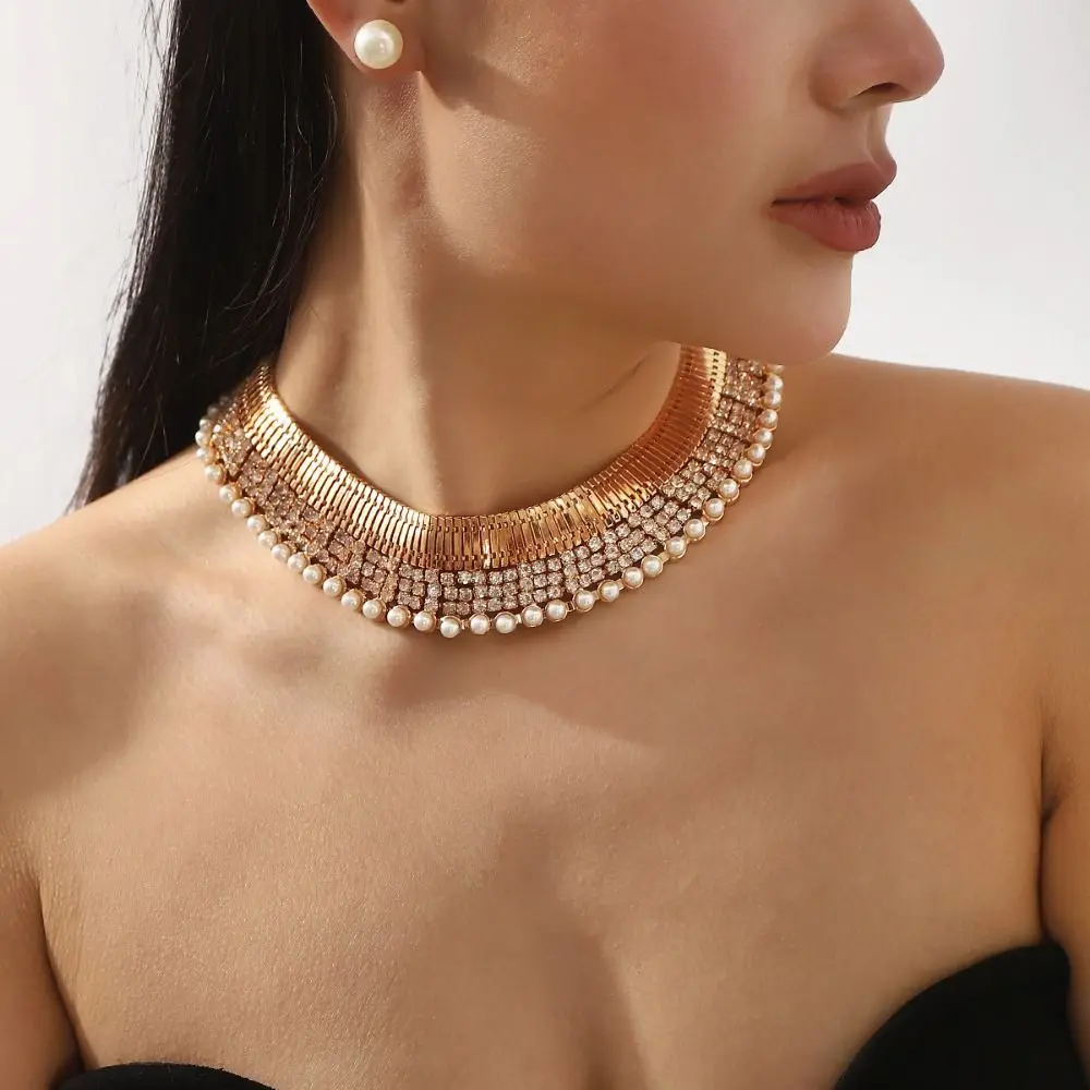 حجر الراين قلادة القرط مجموعة رائعة المبالغة متعدد الطبقات مجموعة مجوهرات تحسس متقدم تقليد اللؤلؤ سلسلة الترقوة