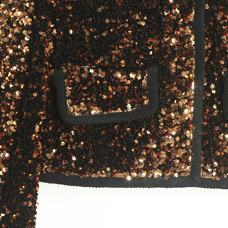 Chaqueta corta dorada brillante de manga larga para mujer, chaqueta de mujer de lujo a la moda de alta calidad con estilo de fragancia pequeña y contraste con múltiples bolsillos