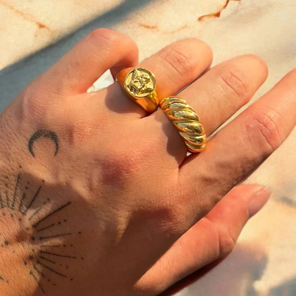 

YHTOT Fashion Hornbag Ring Stainless Steel 18K Gold Color Plated Stainless Steel Texture Twisted Ring Women's Jewelry Party Gift