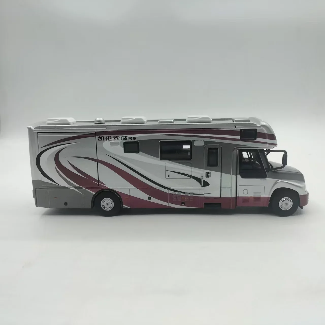 Modèle de bus autocar sous licence Yutong ZK5180, échelle 1:42 de haute qualité, avec détails d'ouverture