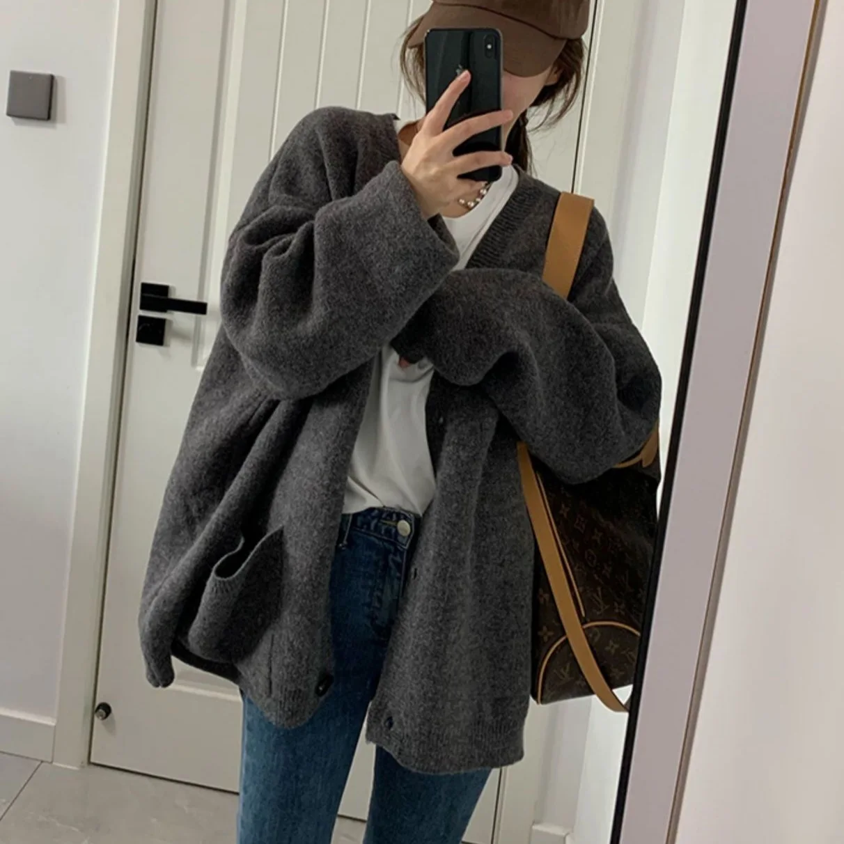 

New Autumn and Winter Sweater Cardigan for Women with Soft and Waxy Loose and Lazy Style Solid Color Knitted Design