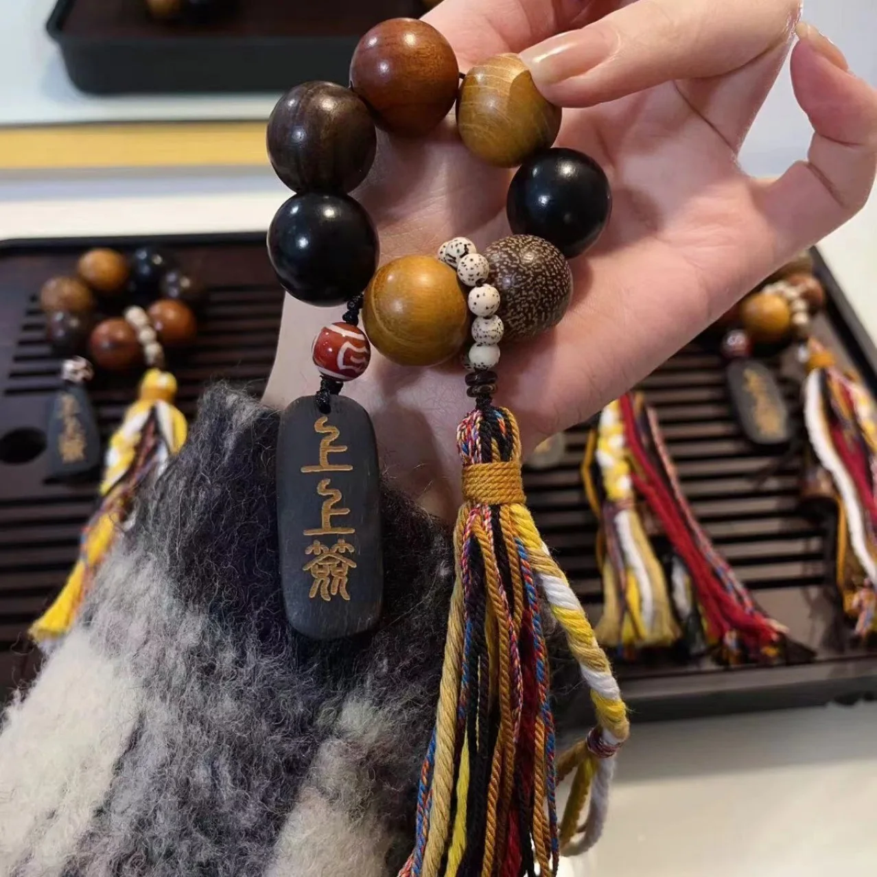 

Original Design Sandalwood Multigem Finger And Hand Prayer Beads With Donkey Hoof Lucky Charm Buddhist Beads Jewelry T1546 Style
