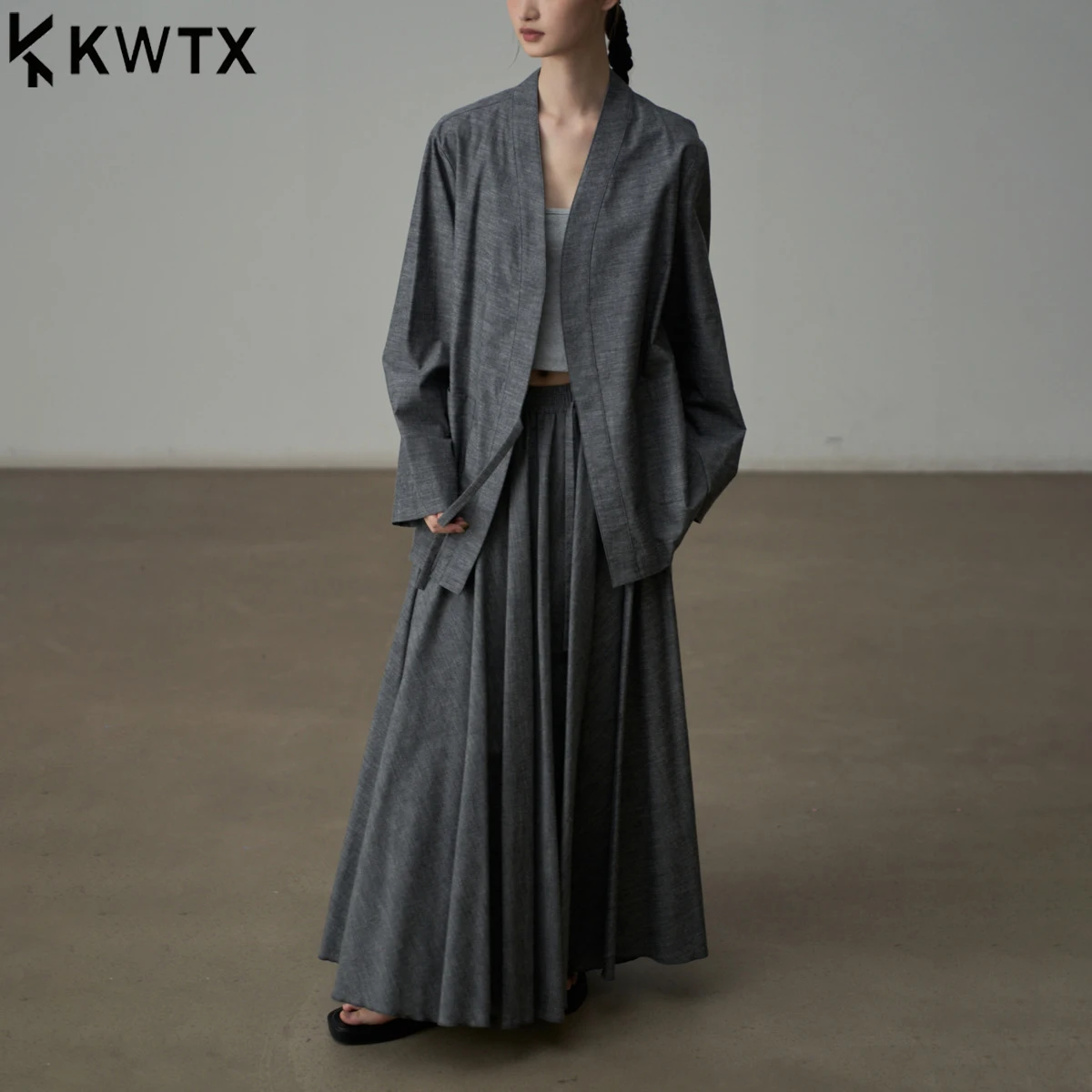 

KWTX Женская хлопково-льняная куртка с v-образным вырезом и завязками из 2 предметов, комплект плиссированной юбки, шикарный осенне-зимний комплект 2025, роскошный наряд высокого качества