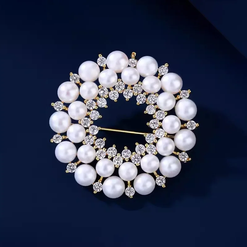 Luxury Fashion Elegant Delicate Round Fashion Brooch Women's Metal Glitter Pearl Rhinester Pin Anti-glare Jacket Accessories