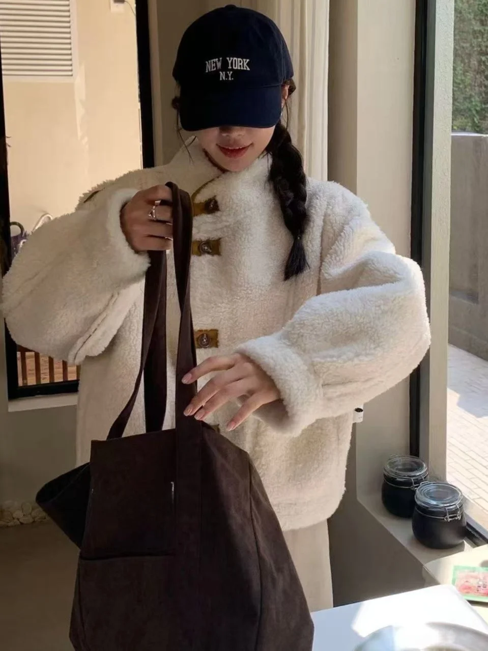 Retro koreańska kurtka damska z kołnierzem stójką, z imitacji futra i skóry, ocieplana, dwustronna, zimowa, modna.