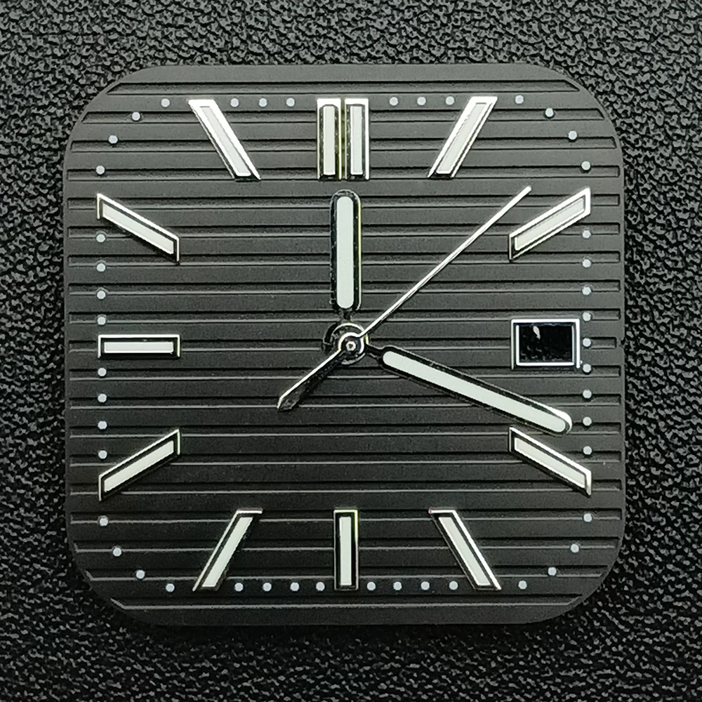 NH35 スクエアダイヤル時計ダイヤルメンズ腕時計カスタマイズされたロゴダイヤルカラー発光ダイヤル NH35 ムーブメント時計アクセサリーに適しています