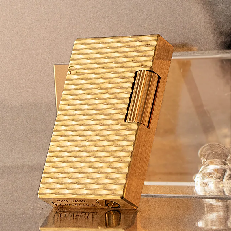 High-end Brass Oil Lighter, Crisp Sound When Opening The Lid, Fashionable and Stylish for Men. Side-slip Grinding Wheel
