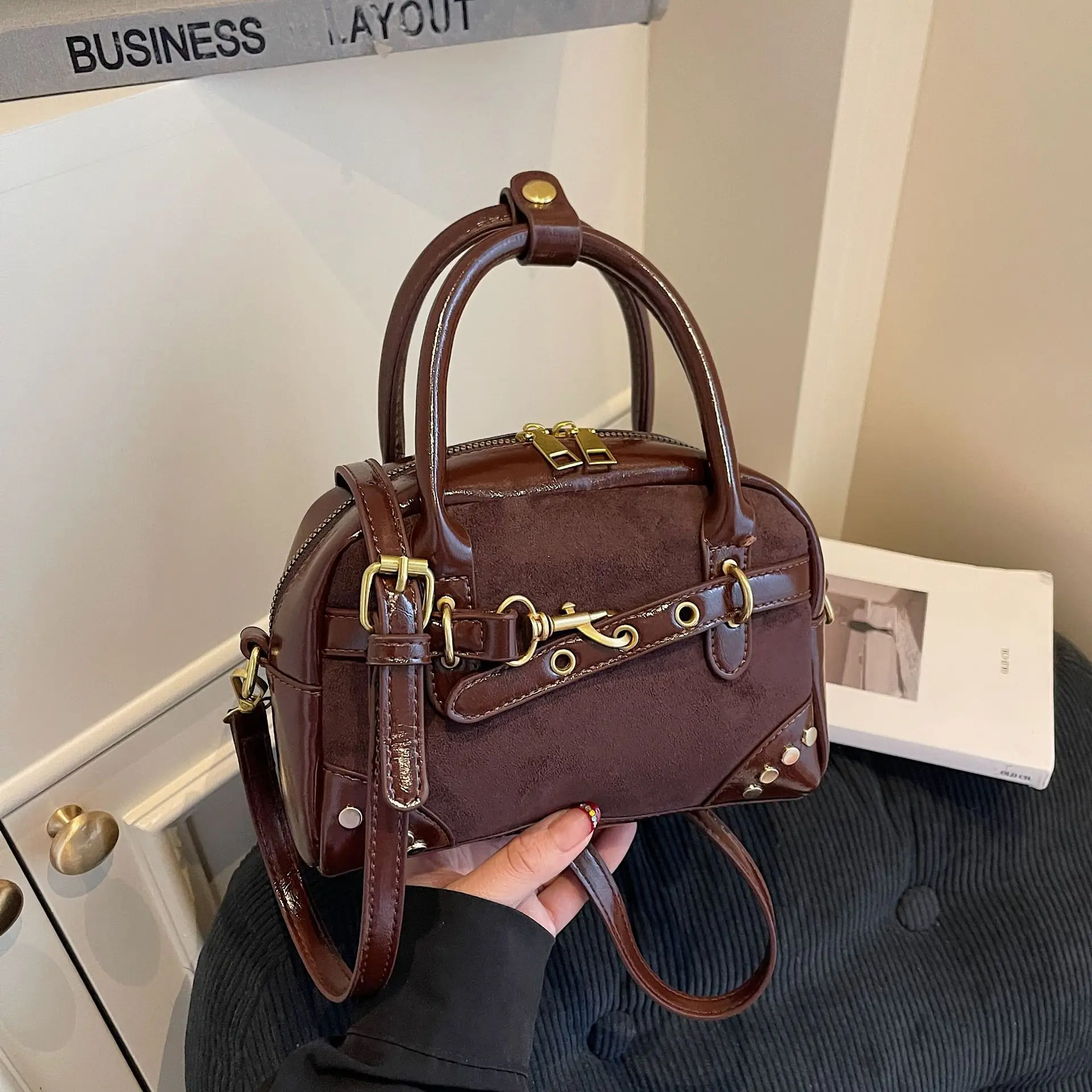 

2025 Fall Winter Niche Tote Bag, Vintage Solid Color Purse for Women, Minimalist Day-to-Night Tote, Textured Sling Bag