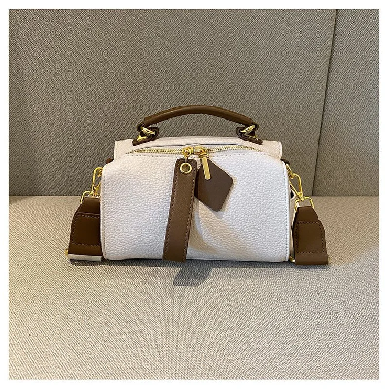 

Classic Paris Fashion Designer Crossbody Bag In Premium Leather With Large Capacity And Elegant Appeal