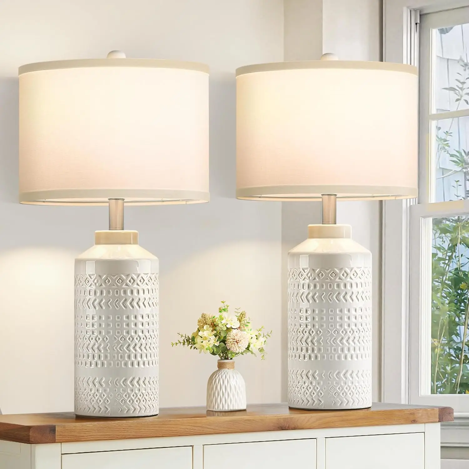 โคมไฟตั้งโต๊ะเซรามิกสีขาวครีมสไตล์โมเดิร์น 23.5 นิ้ว ชุด 2 ชิ้น โคมไฟข้างเตียงสไตล์วินเทจเรโทรสำหรับห้องนอนและห้องนั่งเล่น