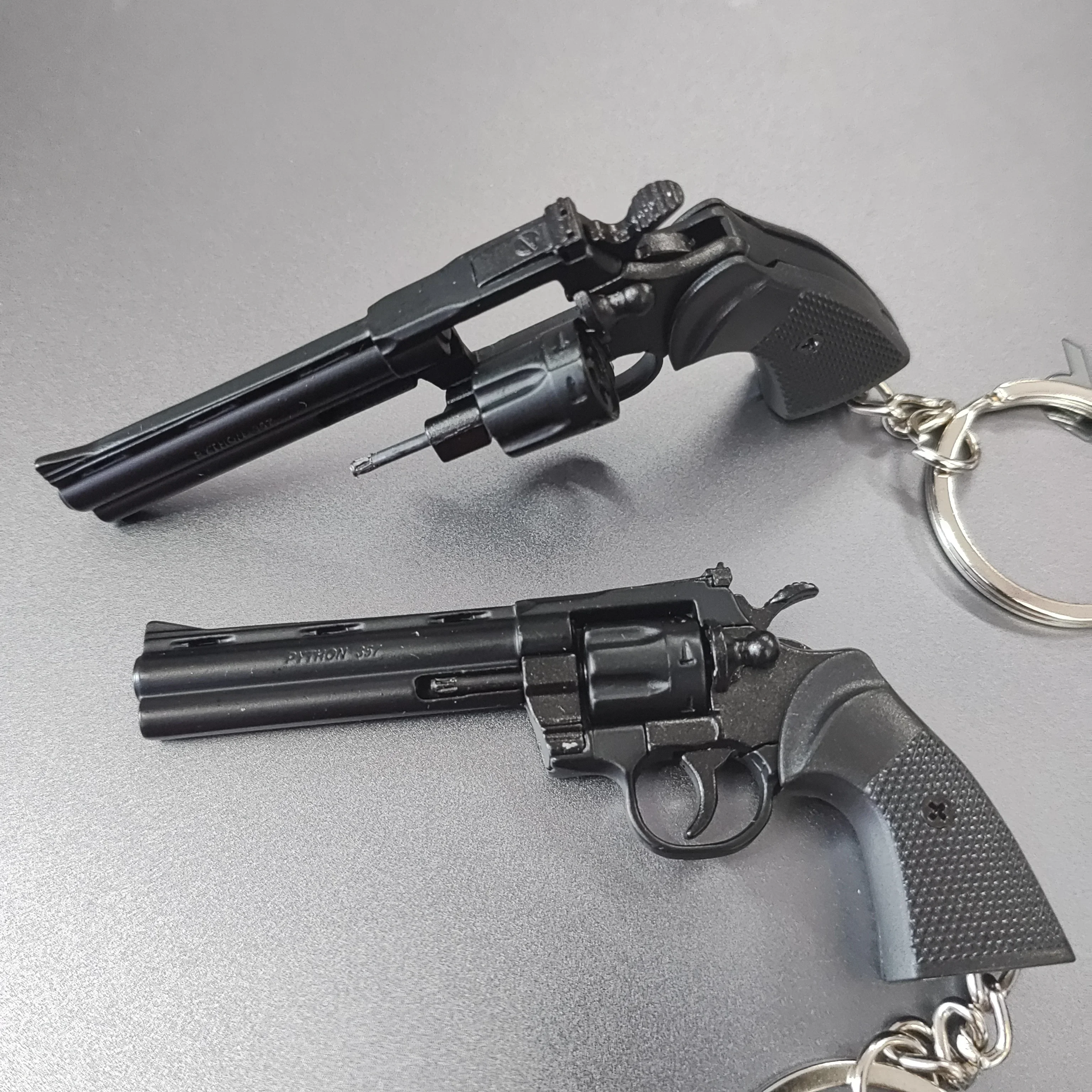1:3 Miniature Revolver G34 Pistol Model Alloy Detachable Toy Gun Keychain Pendant Ornaments Children Toy Best Gift