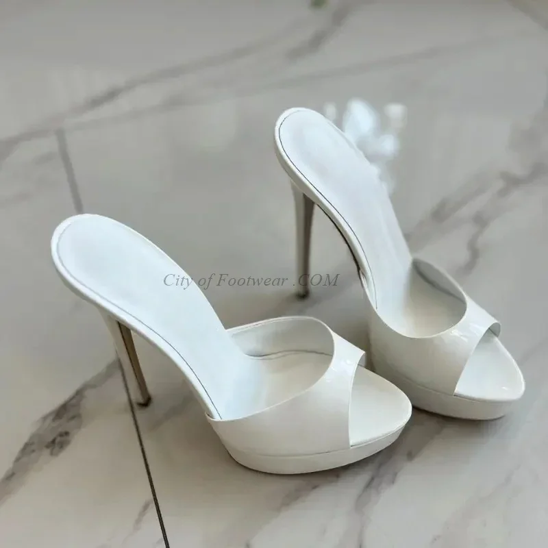 2026 Pantofole in pelle con plateau Donna Open Toe Rosso/Bianco/Nudo/Nero Tacchi alti di grandi dimensioni Estate Nuovo nel progettista Scarpe da festa sexy
