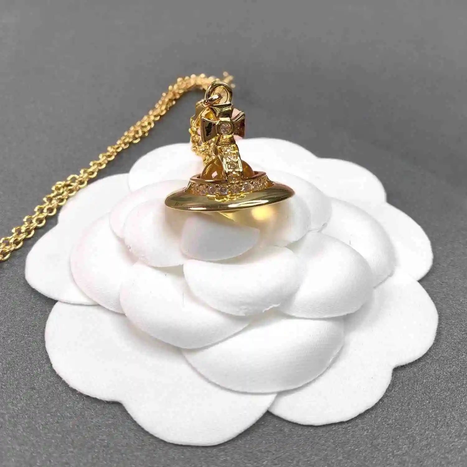 S925 الفضة الاسترليني الخفيفة الفاخرة الذهب ثلاثي الأبعاد الصغيرة زحل الوردي الماس فتاة الزجاج قلادة بها خرزات قلادة #1
