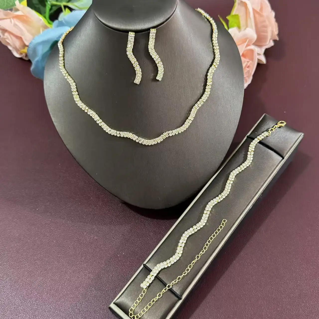 Elegant wavy rhinestone women's jewelry set is the ideal choice for parties, with wavy terrazzo design as party accessories