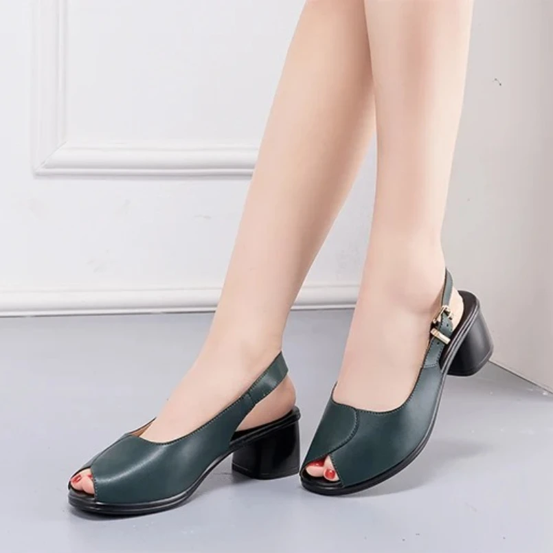 

2023 летние женские новые сандалии, одно слово, пряжка, квадратный носок, средний каблук, туфли в стиле ретро на толстом каблуке, нескользящая верхняя одежда с мягкой подошвой