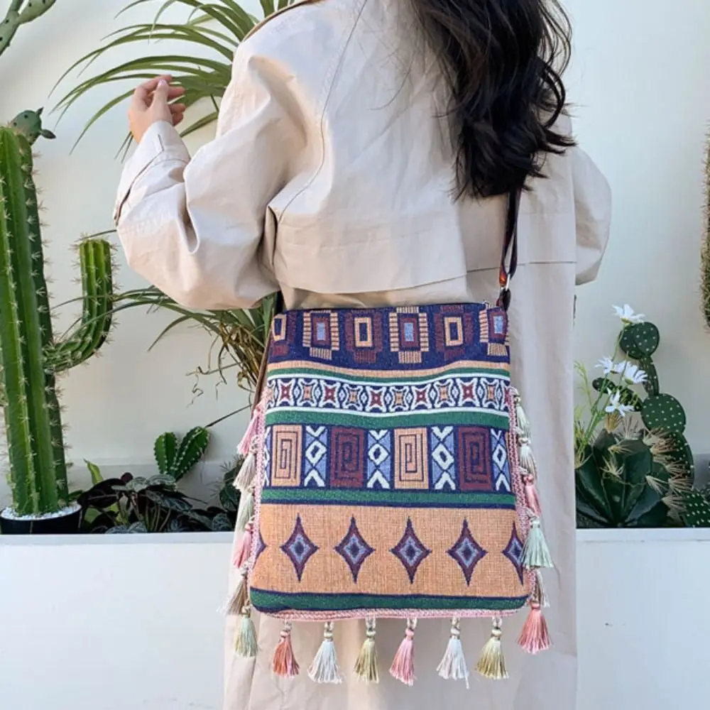 All-match Large Capacity Ethnic Style Crossbody Bags Woven Geometric Tassel Shoulder Bag Handbag Vintage Messenger Bag Travel