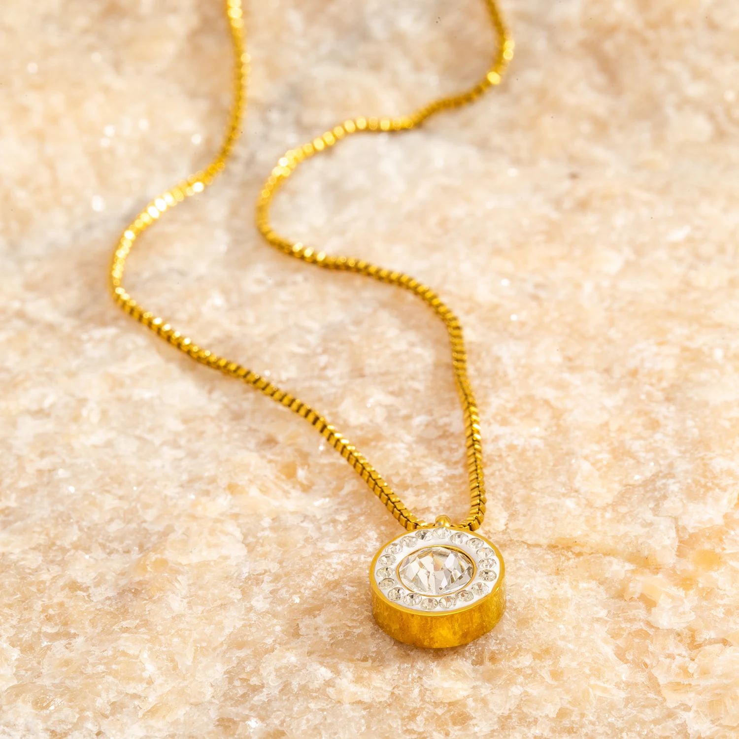 Sparkling CZ Pendant Necklace - Bar Cart Gold recension och pris