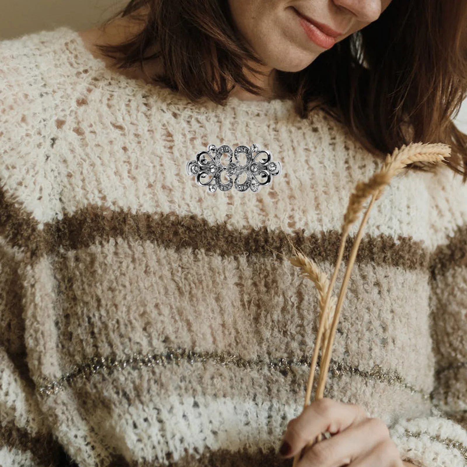 

2Pcs Rhinestones Sweater Clips Zinc Alloy Vintage Cape Cloak Clips Cardigan Brooches Pins Shawl Collar Clasp Dress Shirt Brooch