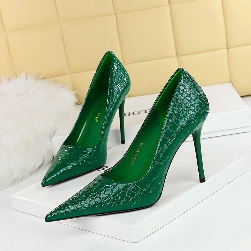 2025, kleine Größe, modisch und sexy, schlankmachende High Heels, schmale Absätze, flacher Mund, spitze Schlangenmuster, High Heels, einzelne Schuhe