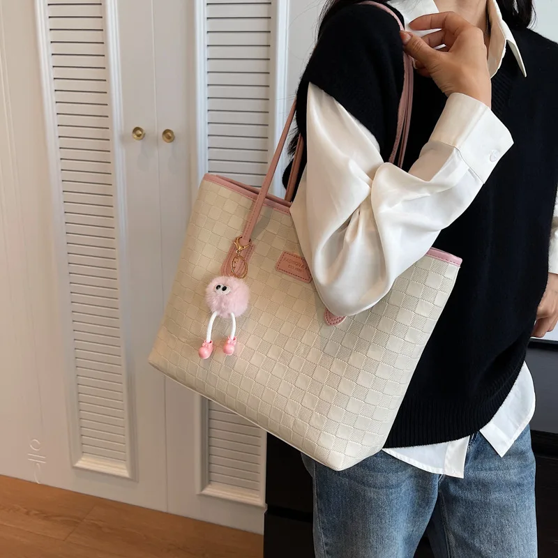 2023 Trendy and Fashionable New Women's Bags, Versatile Simple Shoulder Bags, Popular Texture Large Capacity Commuting Tote Bags