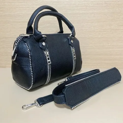 Imagen 2 del producto Nuevo bolso Boston de moda para mujer con remaches, bolso de mano tipo bandolera, bolso tipo almohada, bolso tipo ala.