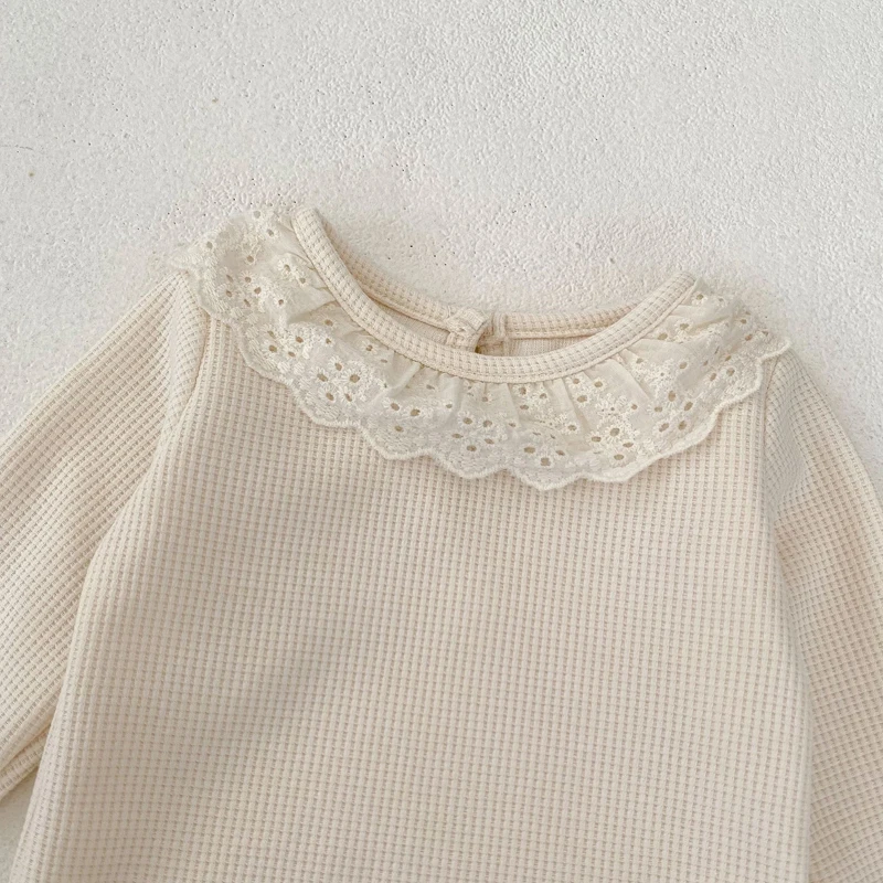 Autumn baby clothing, 0-3 year old female baby lace round collar long sleeved knitted bag fart triangle Ha Yi crawling clothes