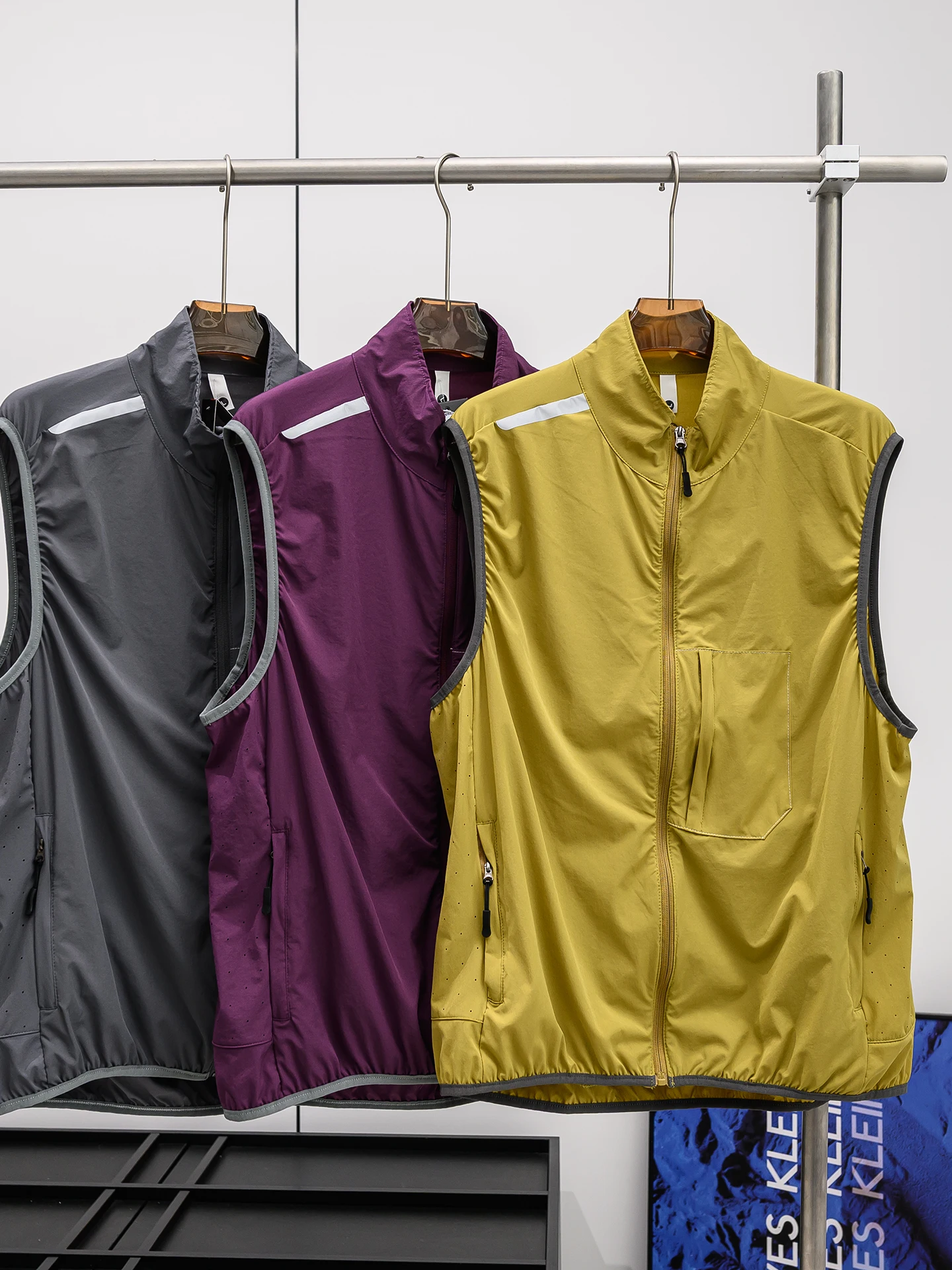 

Outdoor Cycling Laser Breathable Hole Moisture Wicking Casual Vest Jacket Unisex Spring Summer Lightweight Windproof Coat