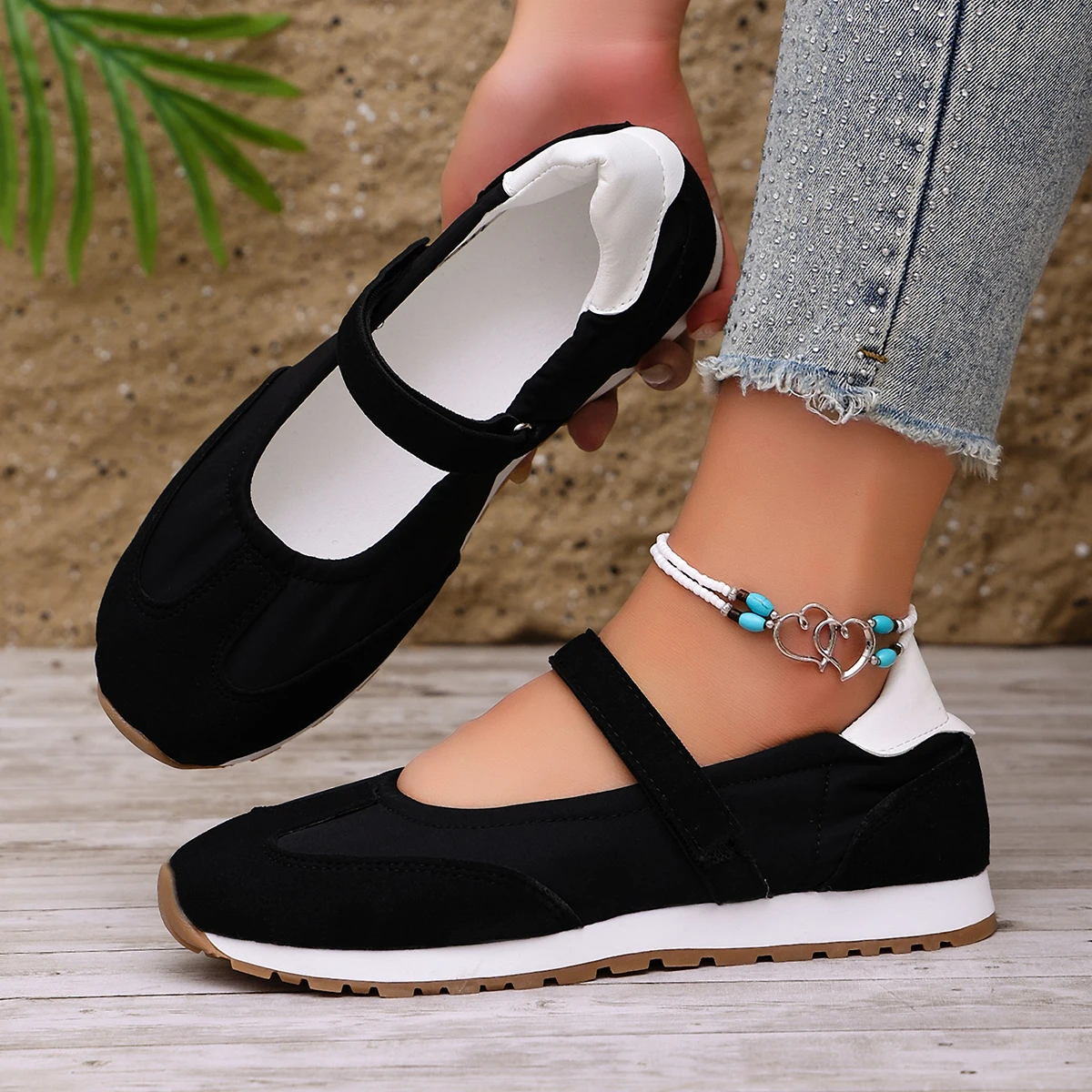 Spring Autumn Stitching Design Retro Women's Casual Sports Shoes 2026 New Hook and Loop Design Lightweight Walking Sports Shoes
