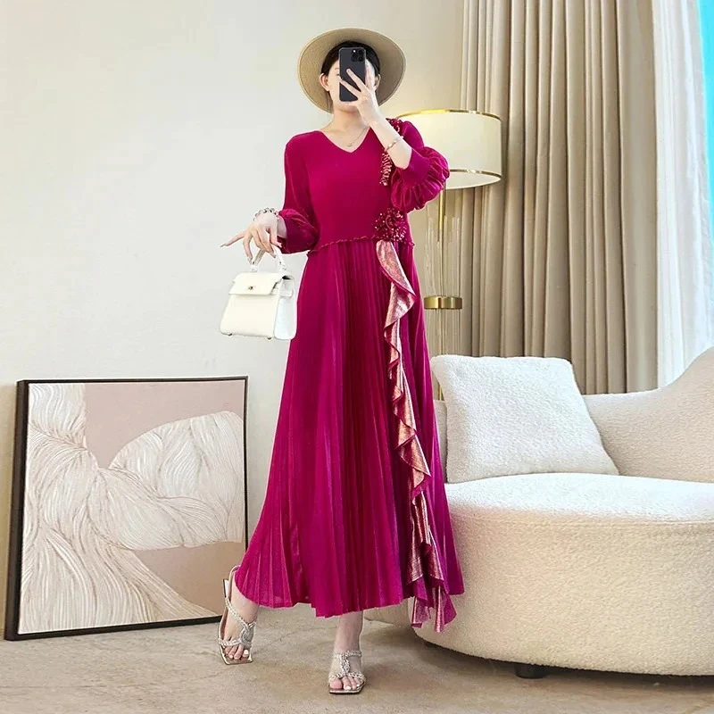 

Miyake 2025 Summer New Clothing Gold Foil Print V-neck Pleated Women's Dress Elastic Slim High-waisted Ruffle Splicing Design