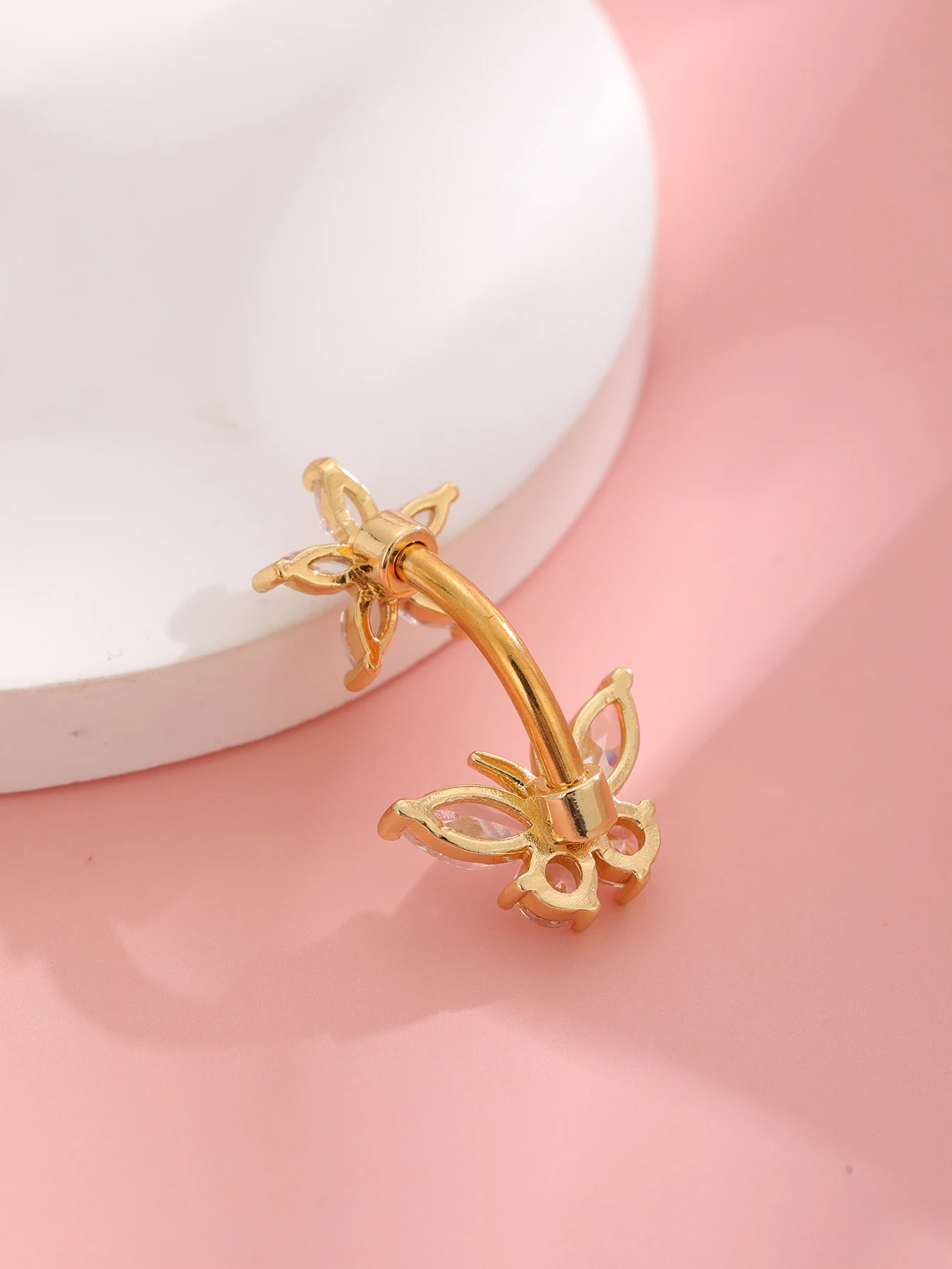 1 Stück Goldfarbener Kristall-CZ-Bauchnabelpiercing Schmetterling Biene Edelstahl Gebogener Bauchnabelring 14G Hängender Bauchnabelpiercing-Ring – Detail 12