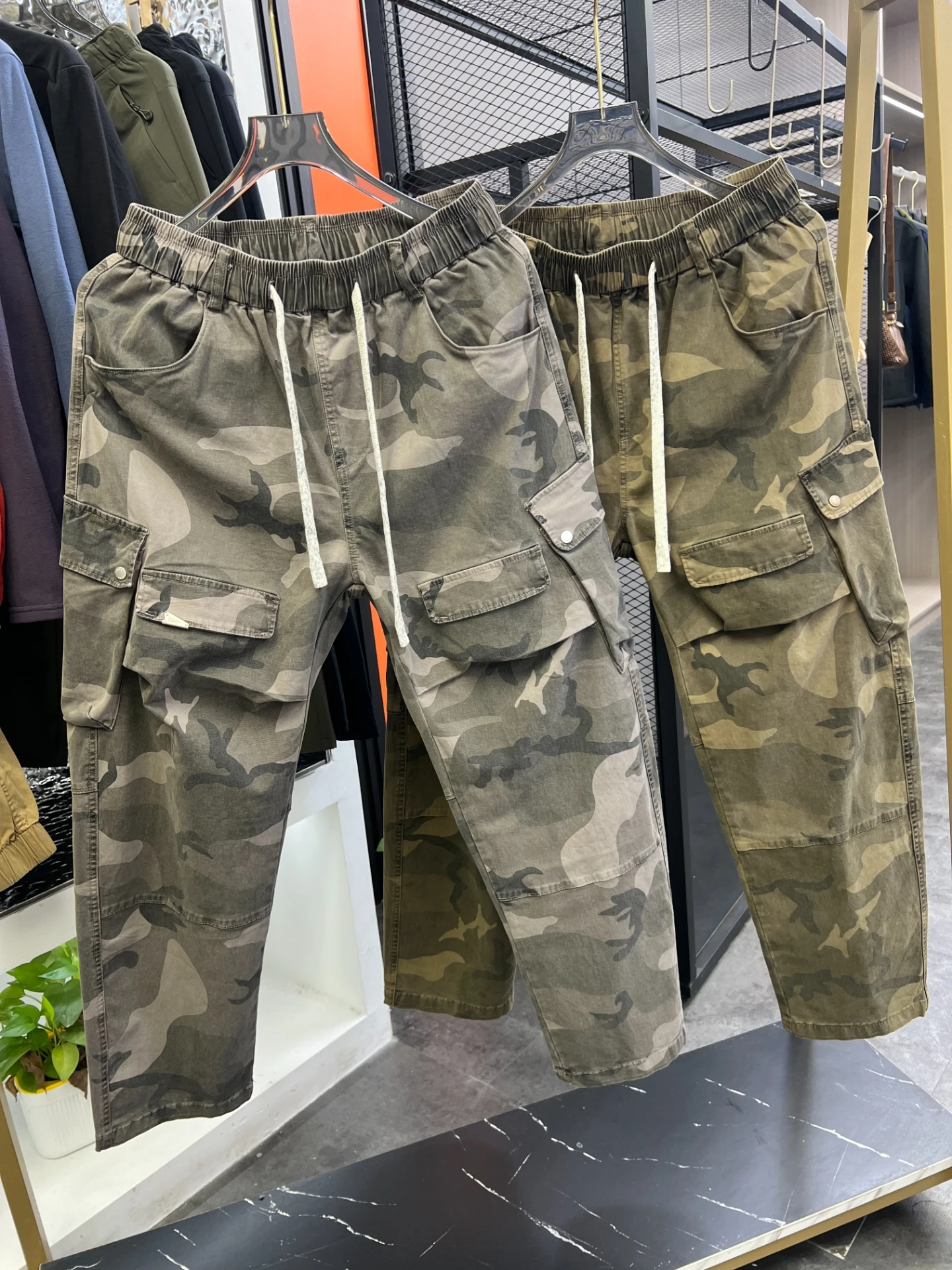 

Retro Waed Camouflage Faionable Men's Workwear Pants Multiple kets Trendy Straight Leg Cotton Blend Work Trousers