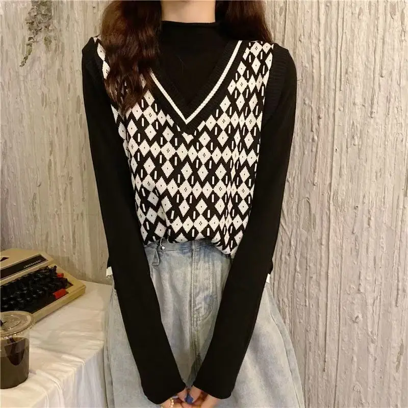 

2025 New Style Women's Loose V-Neck Knitted Top Sleeveless Vest Sweater Spring Autumn Outerwear Trendy Commute Fashion