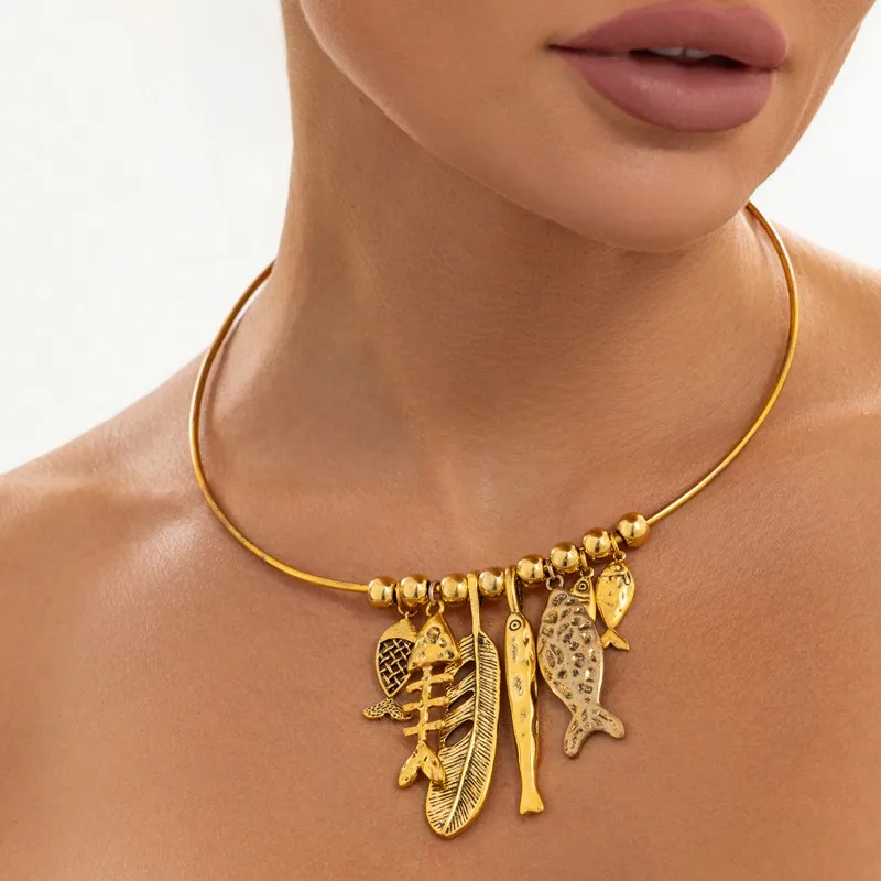 Boho Ethnic Ocean Theme Hammered Metal Fishbone Feather Small Fish Pendant Choker Necklace for Women Statement Collar Jewelry