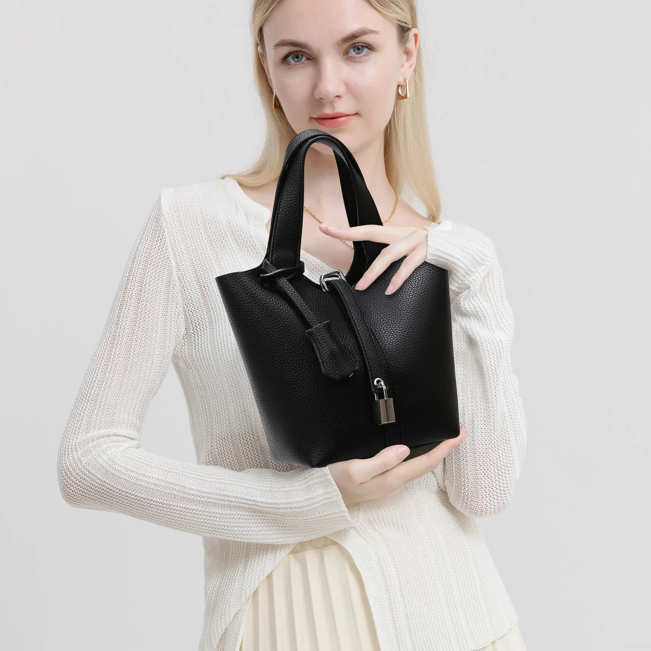 

Premium Minimalist Messenger Bag Vintage Crossbody Handbag for Women High-End Casual Commuter