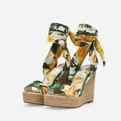 Sandalias de cuña con cintas de satén Floral multicolor para mujer, zapatos de plataforma trenzada, Punta abierta, Verano