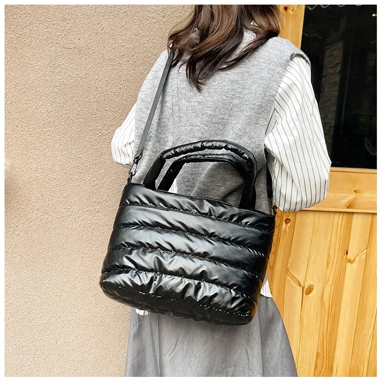 Modische Tragetasche, große Kapazität, mit Baumwolle gepolsterte Tasche, wasserdicht, tragbar, warmhaltende Handtasche, gesteppt, einfarbig, für Freizeit und Winter – Detail 7